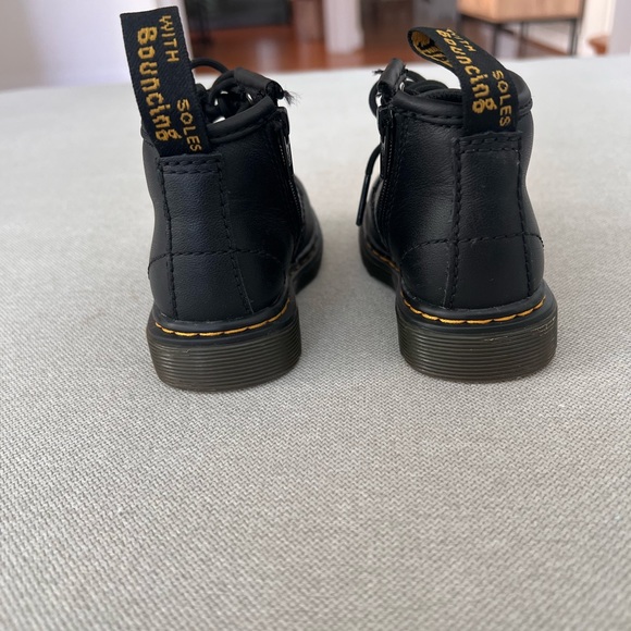 Size 4 Dr Martin toddler Boots - Picture 3 of 3